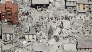 vista dall'alto del Comune di Amatrice dopo il sisma del 24 agosto